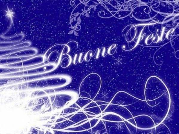 1_1_buone_feste_con_decorazioni_bianche.jpg